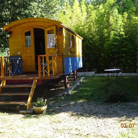 ホテル Le Clocher De Neyran Saint-Gervais-sur-Mare エクステリア 写真